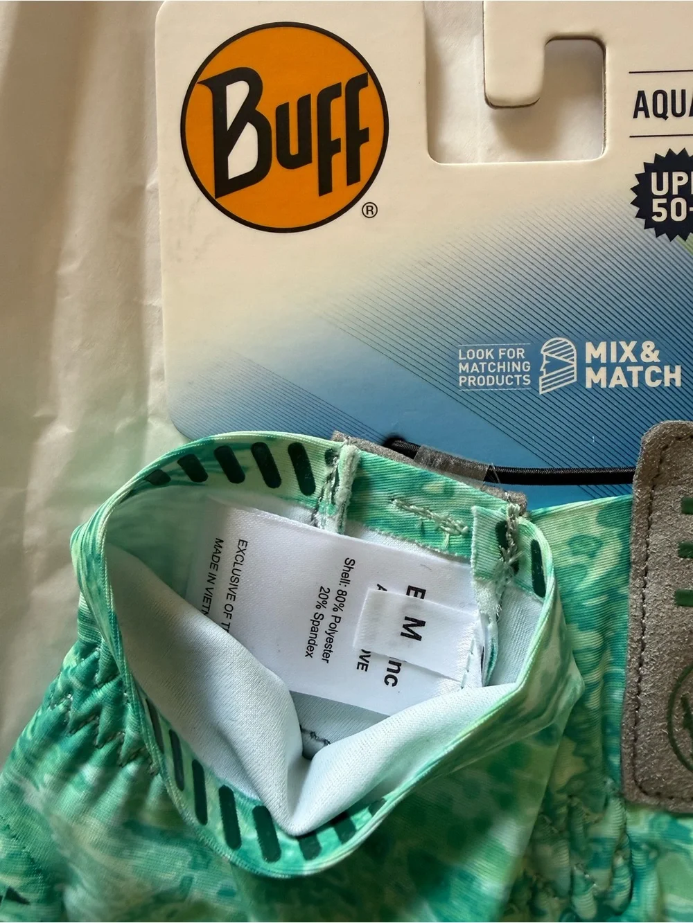 NWT Buff Aqua gloves size M